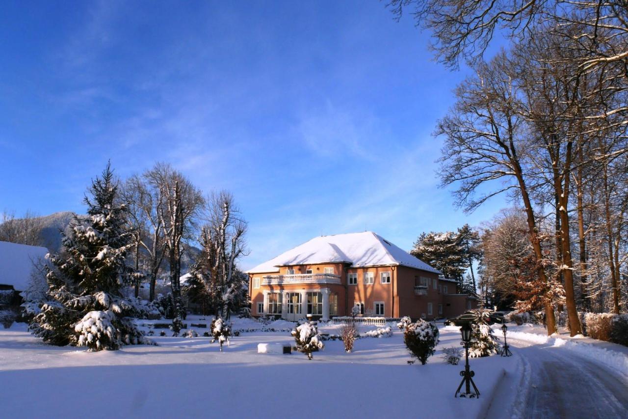 Svatojansky Kastiel Hotel Liptovsky Jan Luaran gambar