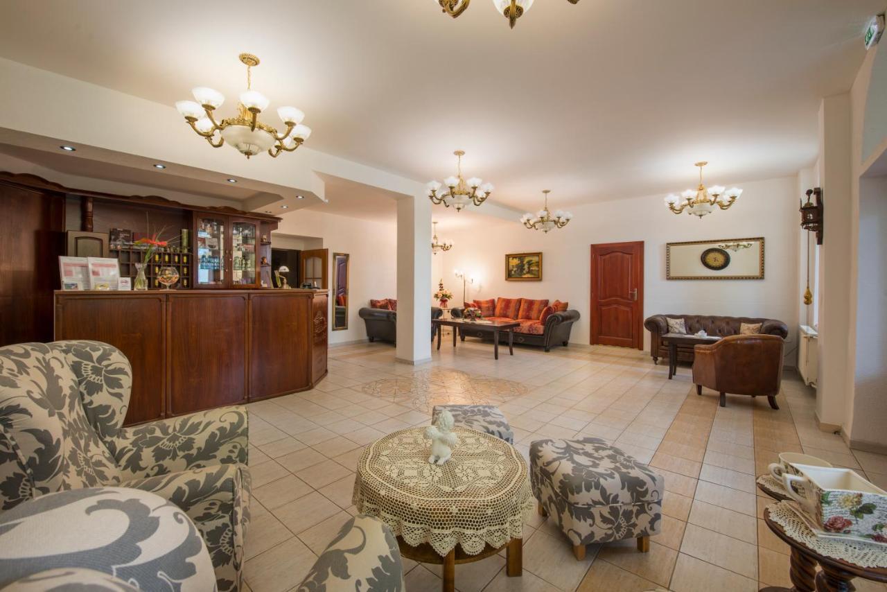Svatojansky Kastiel Hotel Liptovsky Jan Luaran gambar