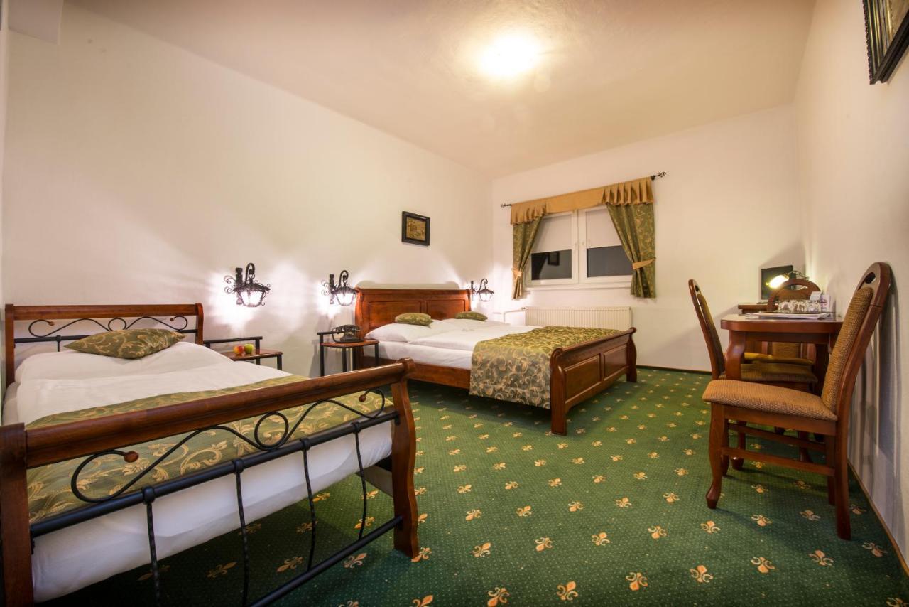 Svatojansky Kastiel Hotel Liptovsky Jan Luaran gambar